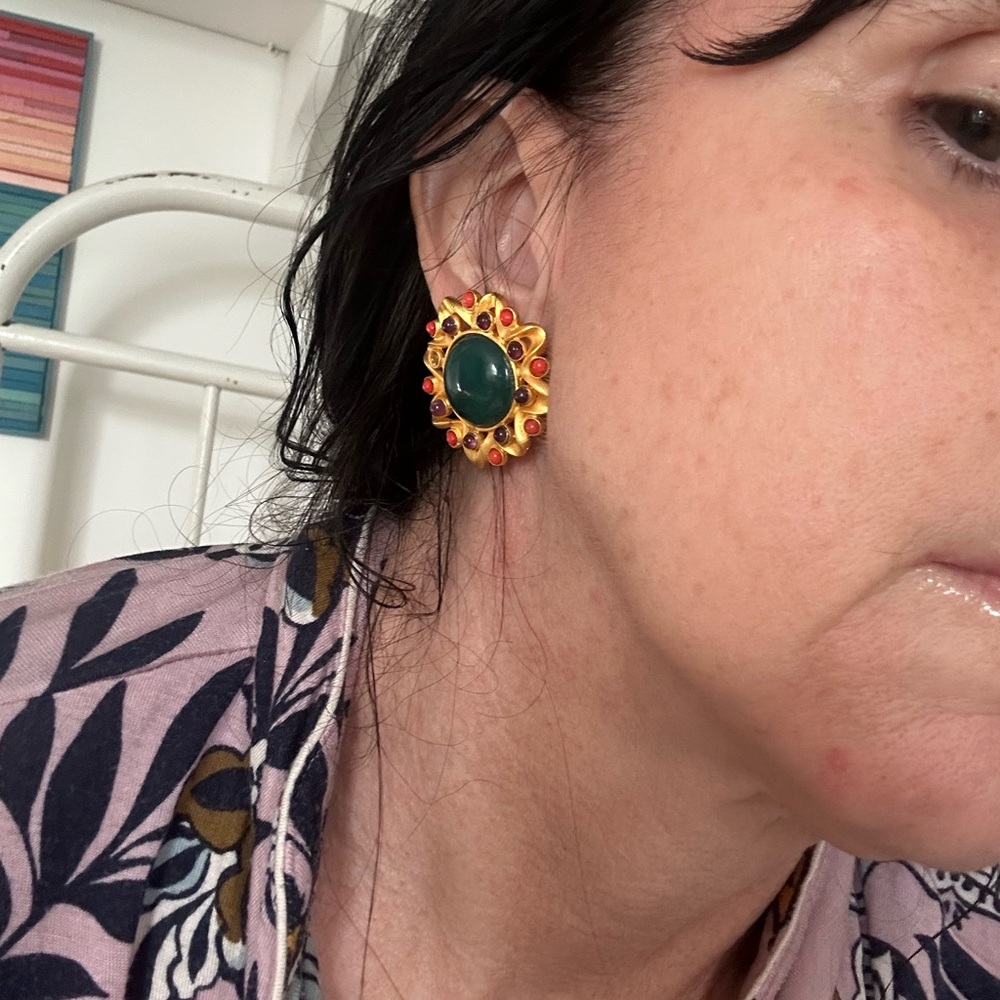 Beautiful clip on vintage Leslie Block earrings
Quality stones - Picture 4 of 4